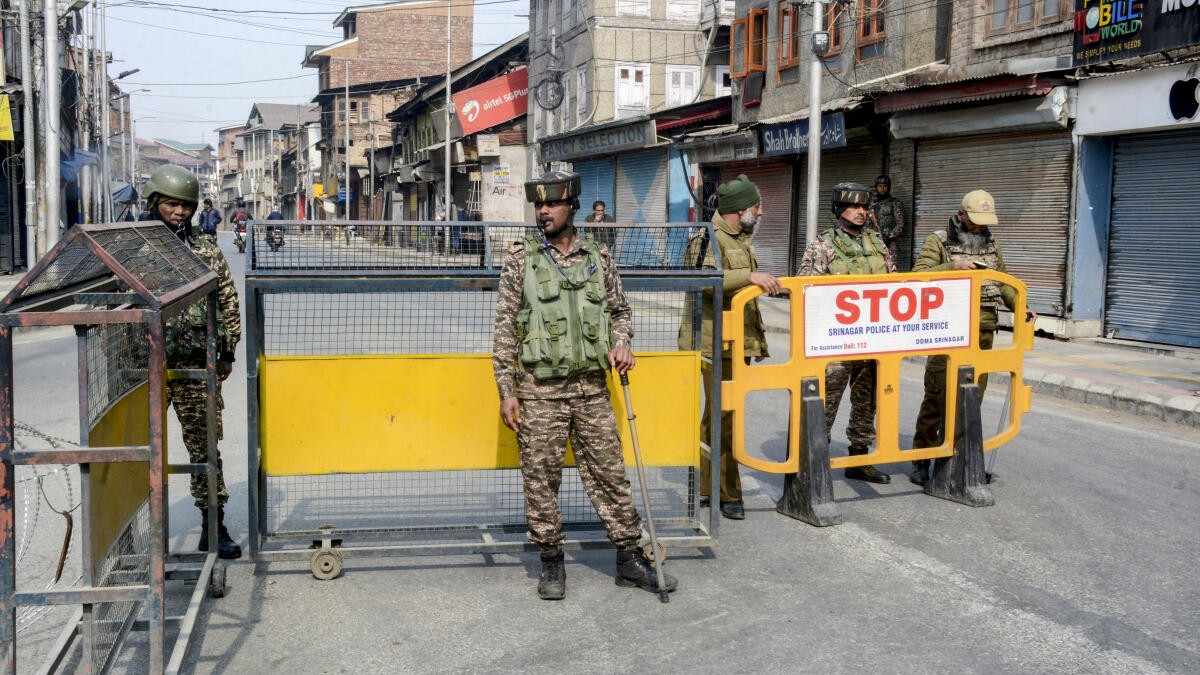 Internet restored, restrictions to be lifted on Saturday after tense week in Kashmir