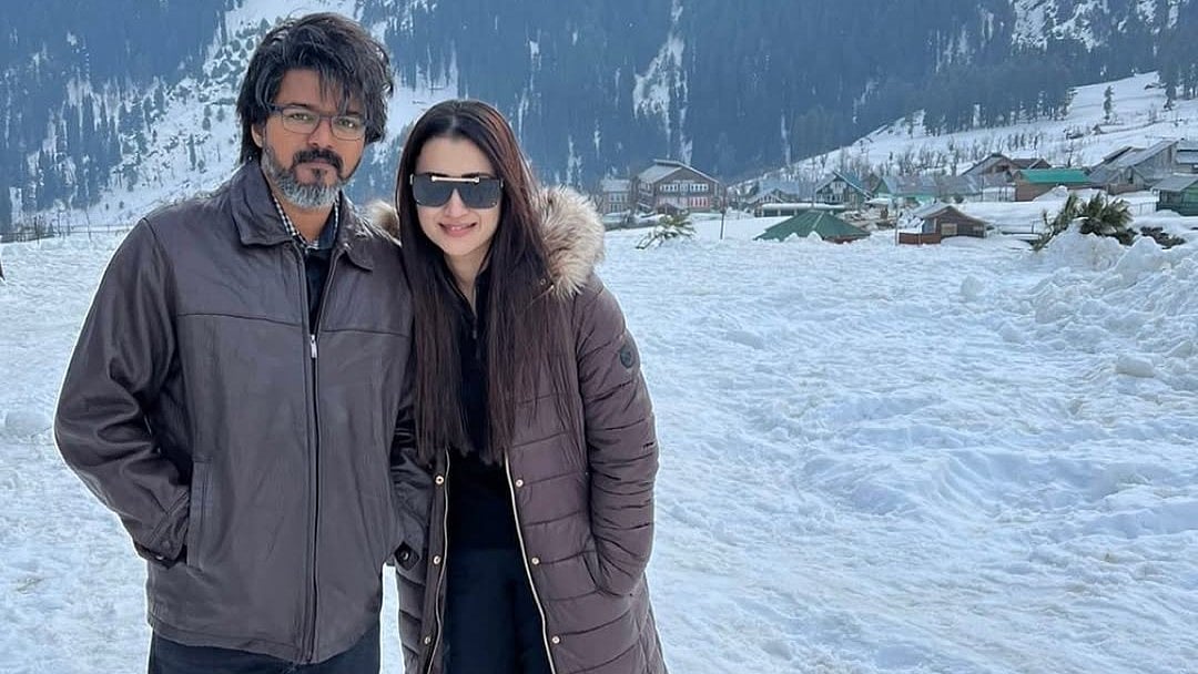 Trisha Krishnan Visits Vijay's Residence as TVK Surges in Tamil Nadu Polls — image 1