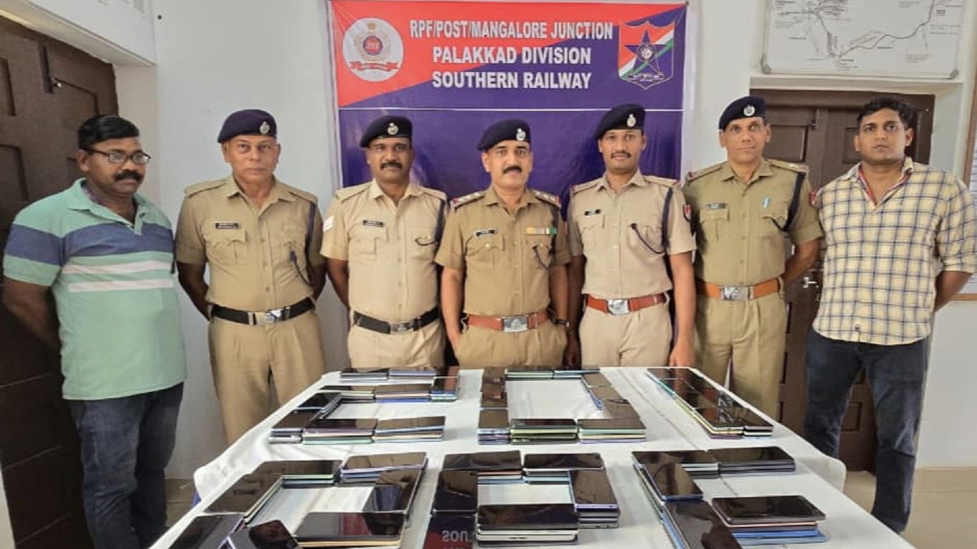 Mangaluru: RPF seizes 201 used mobile phones worth Rs 10 lakh from 
Jamnagar -Tirunelveli Junction Express