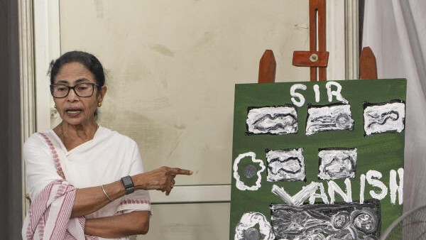 'SIR Vanish': Mamata takes jibe at Centre, poll body over voter name deletions amid ongoing stir 