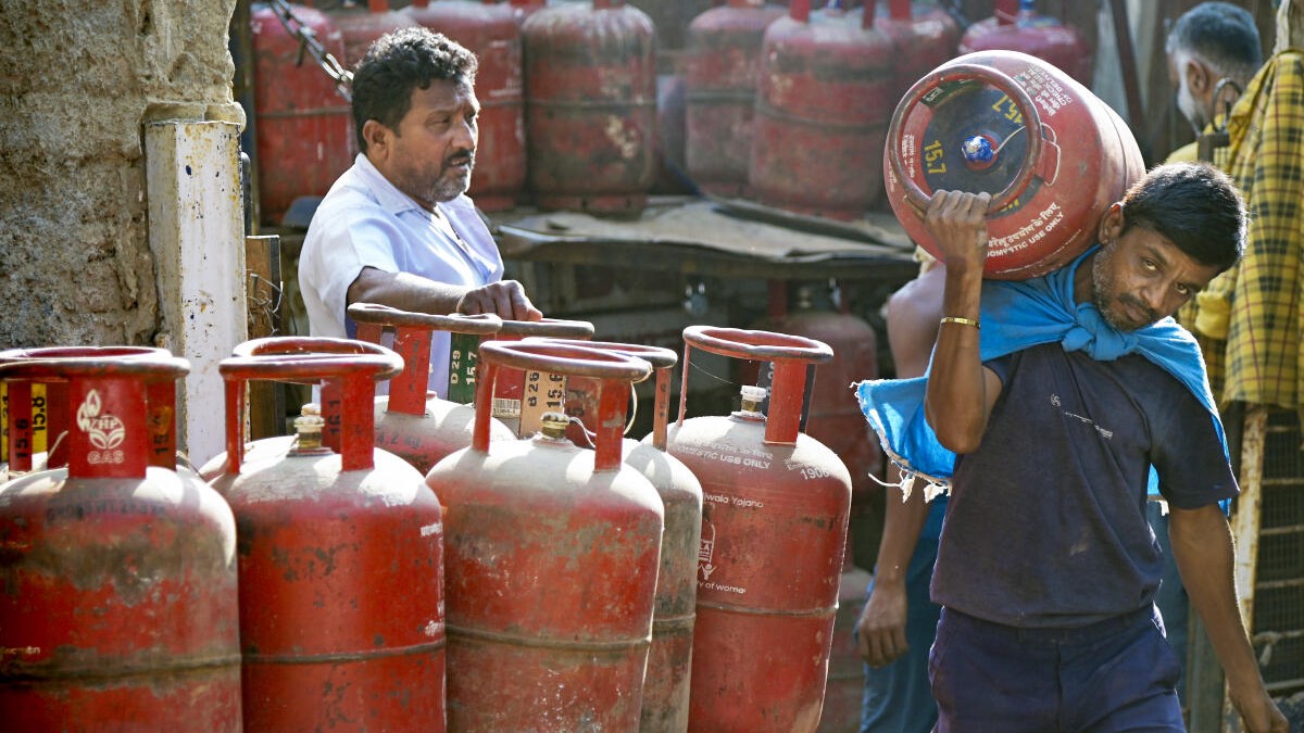 LPG crisis | Section of Tamil Nadu hotels declare holiday citing shortage of cylinders