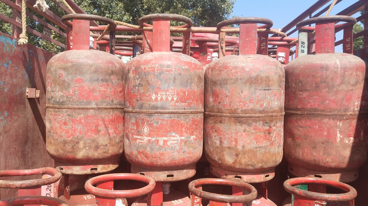 2 held for hoarding 398 LPG cylinders in Madurai; officials say no need to panic buy fuel