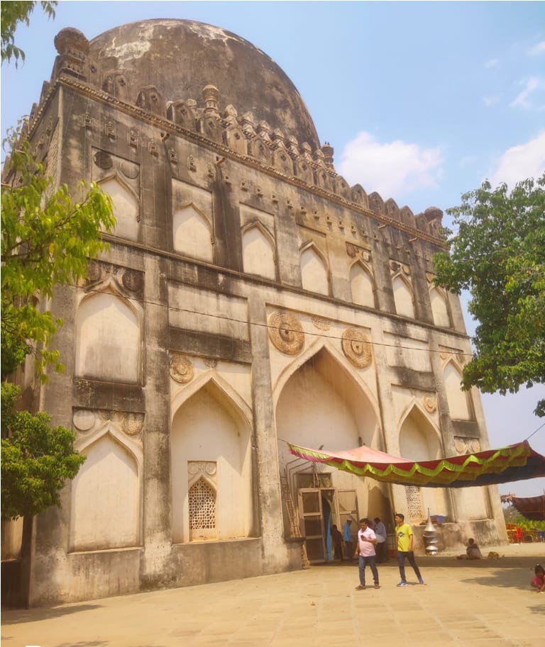 The mausoleum of Ahmad Shah al-Wali at Ashtur.  