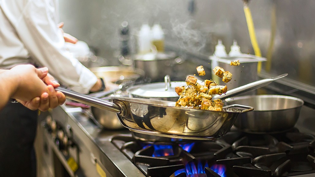 LPG trouble: Hotels face threat of closure in Mysuru region