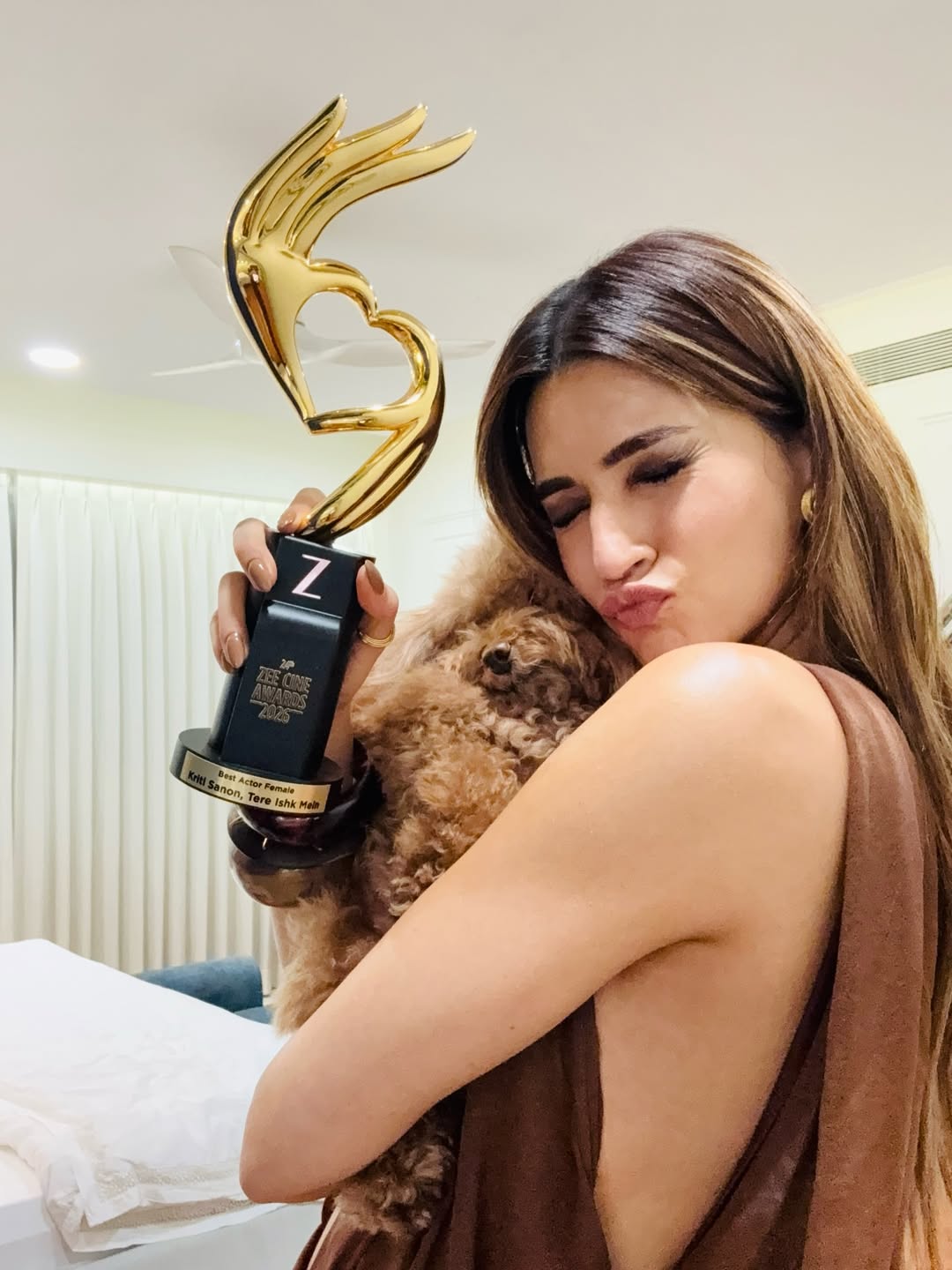 Kriti Sanon poses for a photo with her Best Actress Award