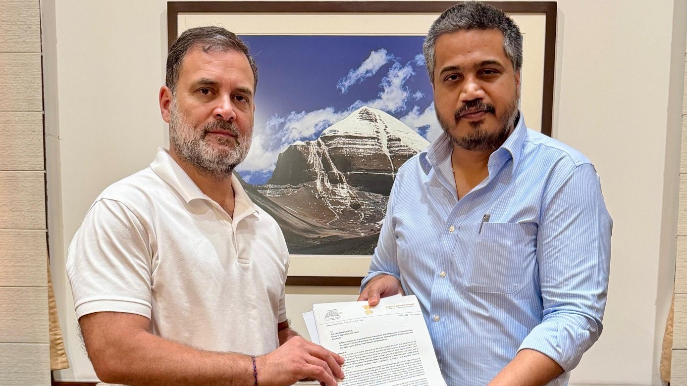 Rahul Gandhi demands fair & transparent investigation into Ajit Pawar's plane crash