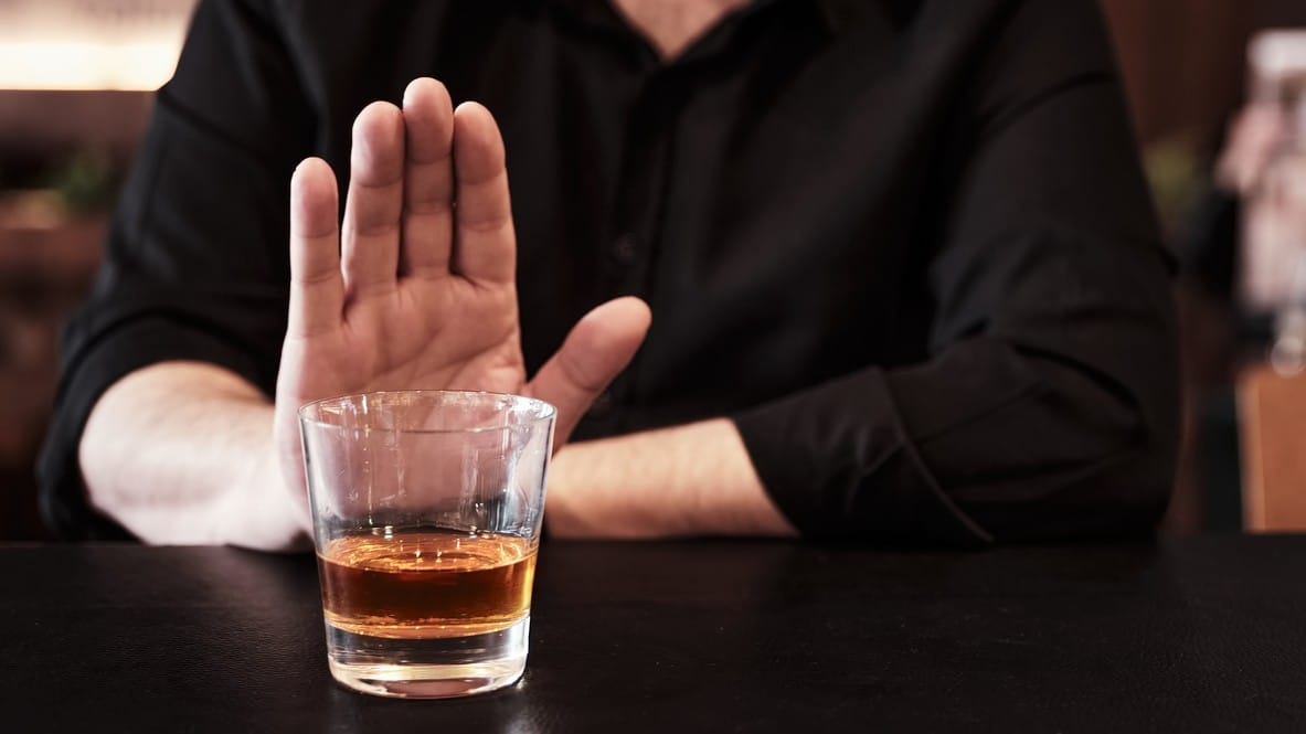 Drinking alcohol but exercising, study says it can lower risk of early death