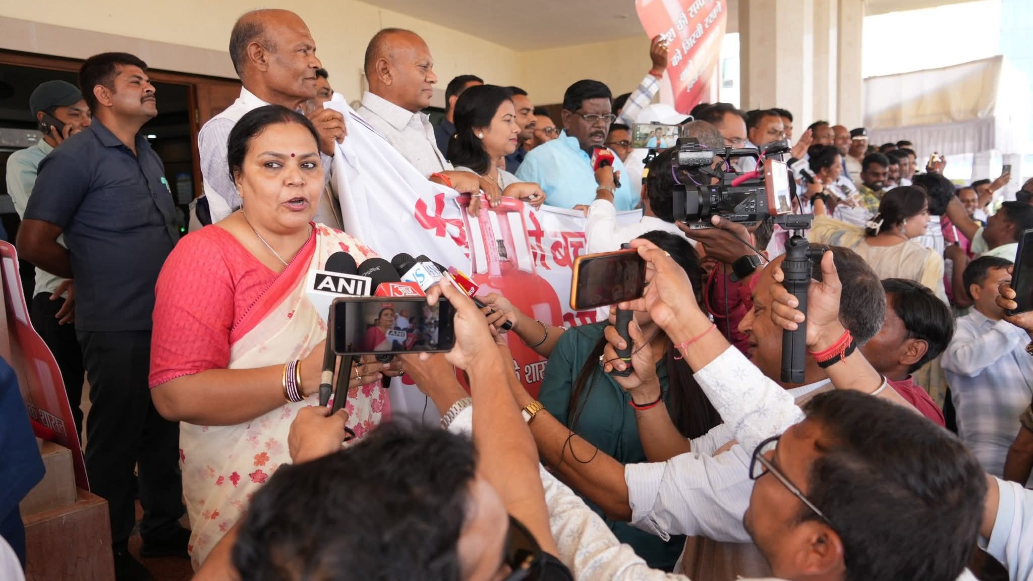 Jharkhand MLAs stage demonstration outside assembly over LPG crisis