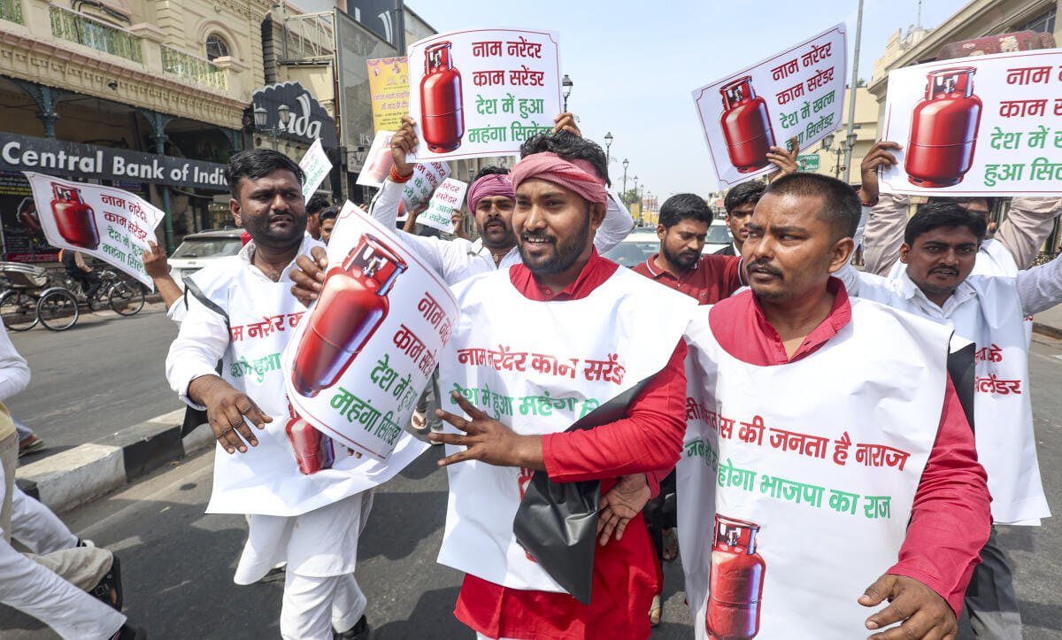 Samajwadi Party workers protest against the LPG price hike and crisis in the country.
