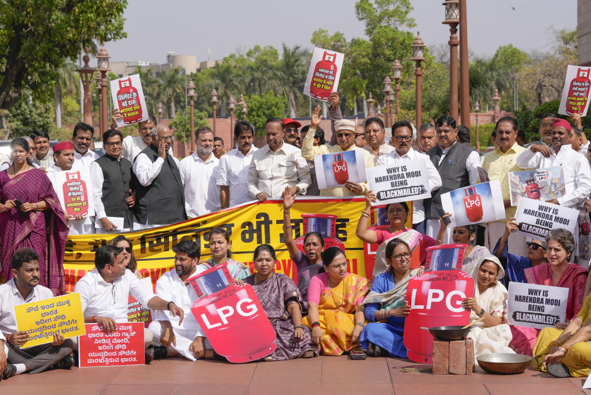 LoP in the Lok Sabha Rahul Gandhi, with Congress MPs Mallikarjun Kharge, KC Venugopal, Jothimani, Praniti Shinde, Samajwadi Party (SP) MPs Ram Gopal Yadav, Dharmendra Yadav, DMK MP Kanimozhi Karunanidhi and others stage a protest in Parliament premises over 'LPG shortage' during the second part of Budget session.