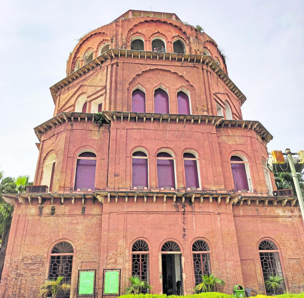 Satkhanda, a four-storey tower, initially envisagedas a seven-storey monument. (photos by author)