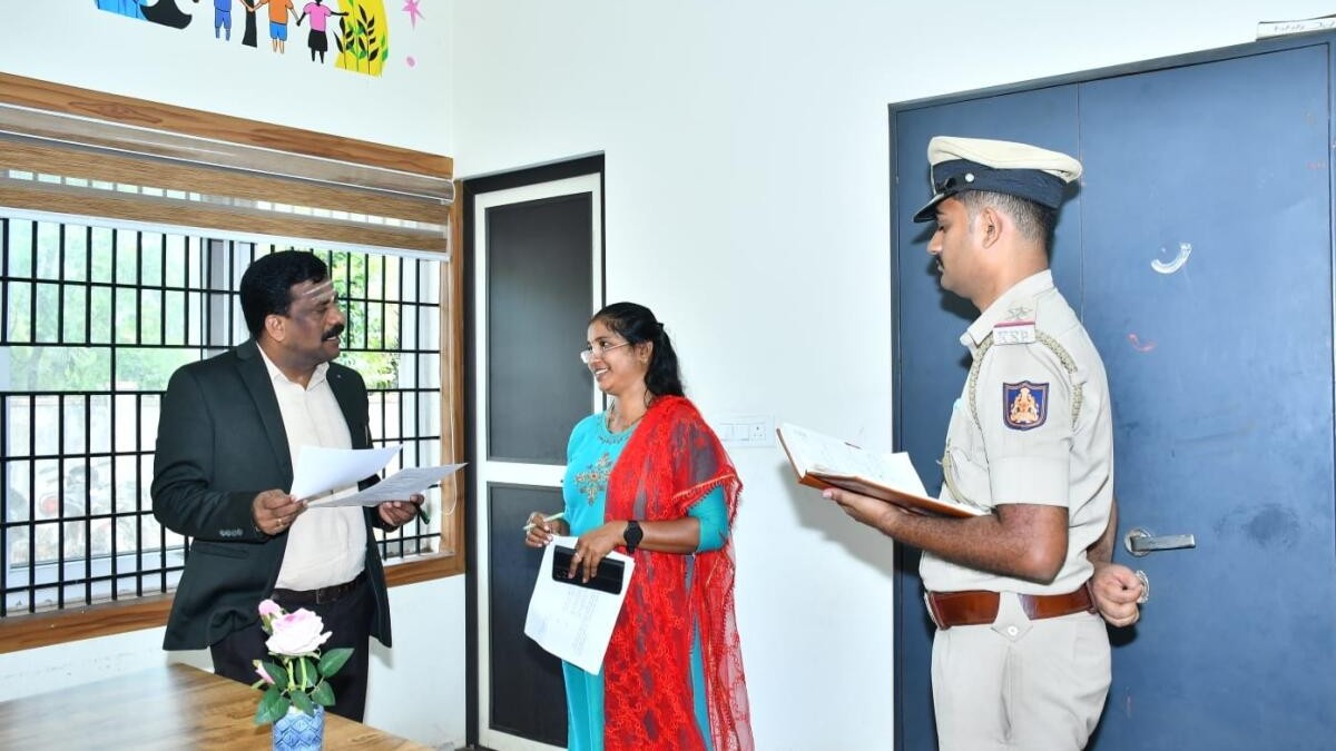 KSCPCR chief pays surprise visit to Dharmasthala Police Station