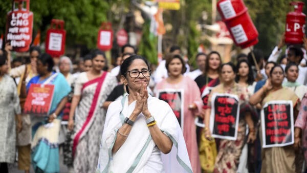 Mamata Banerjee hits streets over LPG crisis, slams BJP for price hike of cooking gas