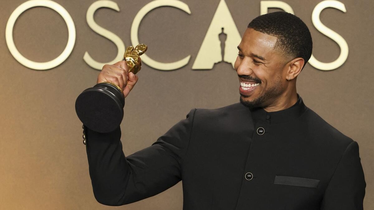 Michael B Jordan poses with the Oscar for Best Actor for Sinners.