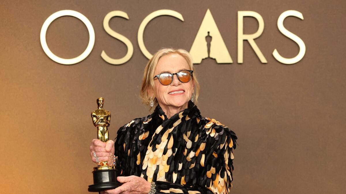 Amy Madigan poses with the Oscar for Best Supporting Actress for Weapons.