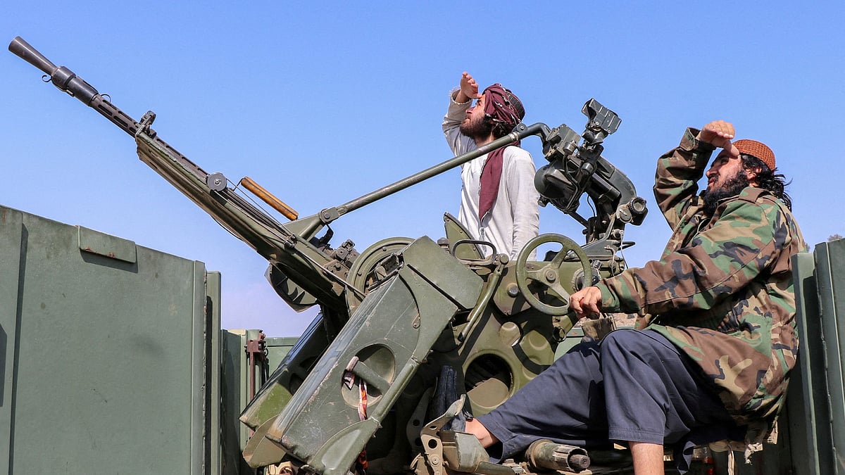 Military Analysis: Pakistan vs. Afghan Taliban Forces Amid Rising Border Tensions