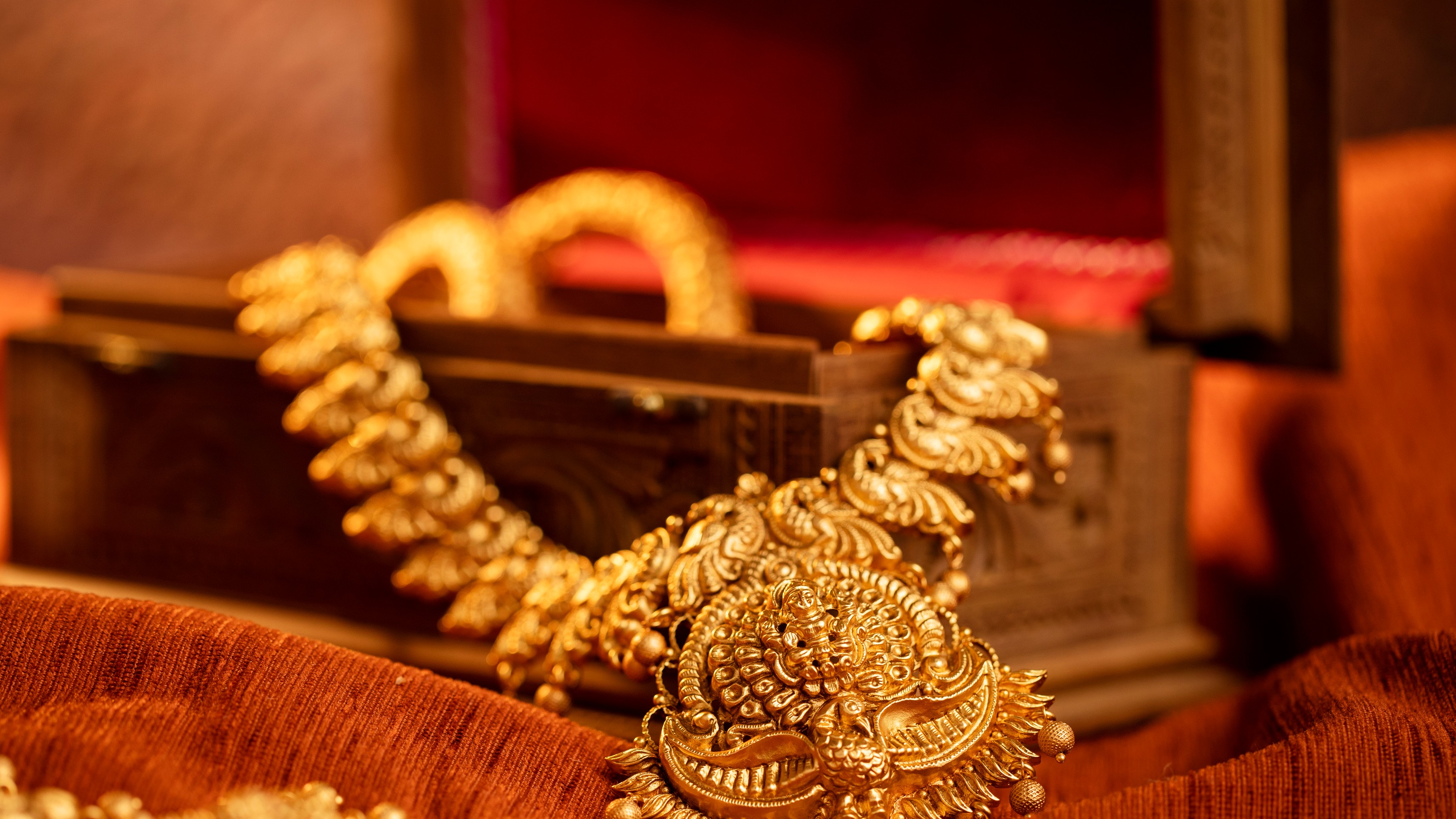 Man loses gold necklace on Ernakulam-Bengaluru bus after video call with mother