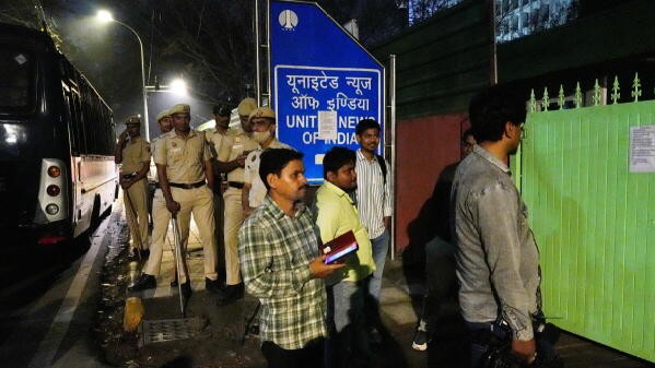 Journalists' bodies condemn 'manhandling', use of 'excessive force' in sealing UNI premises