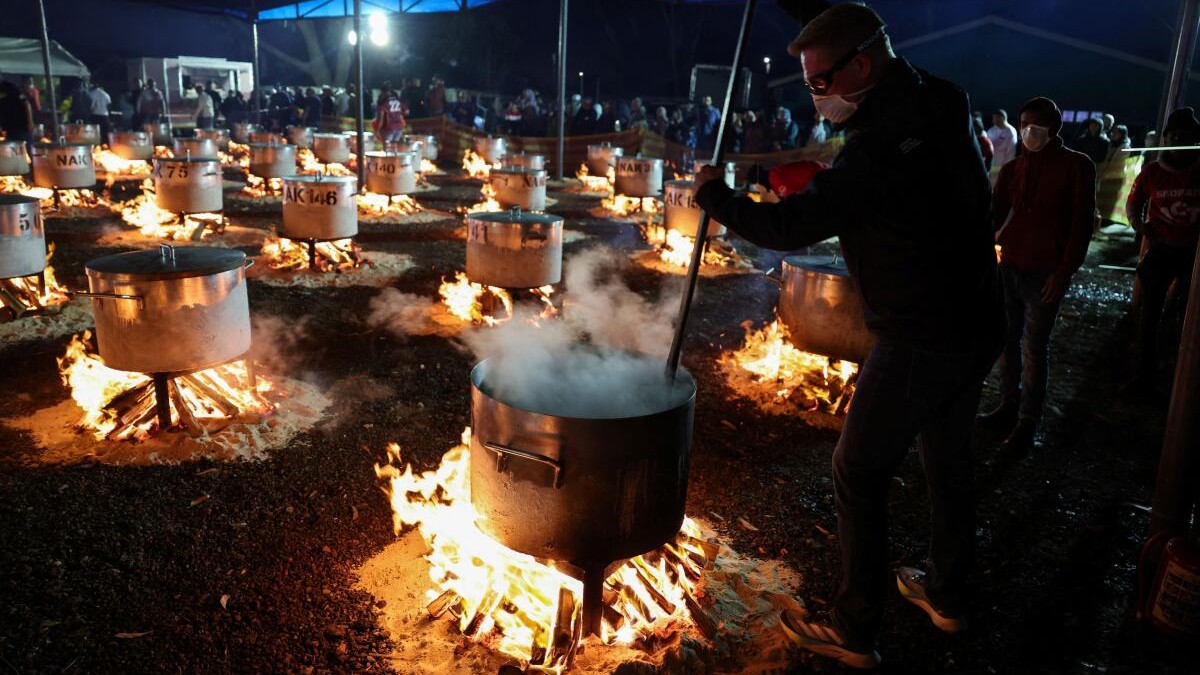 A volunteer from Cape Town's NGO, Nakhlistan, helps to prepare more than 180 planned pots of food for less fortunate families ahead of Eid al-Fitr, marking the end of the holy fasting month of Ramadan, in Cape Town, South Africa, March 20, 2026.