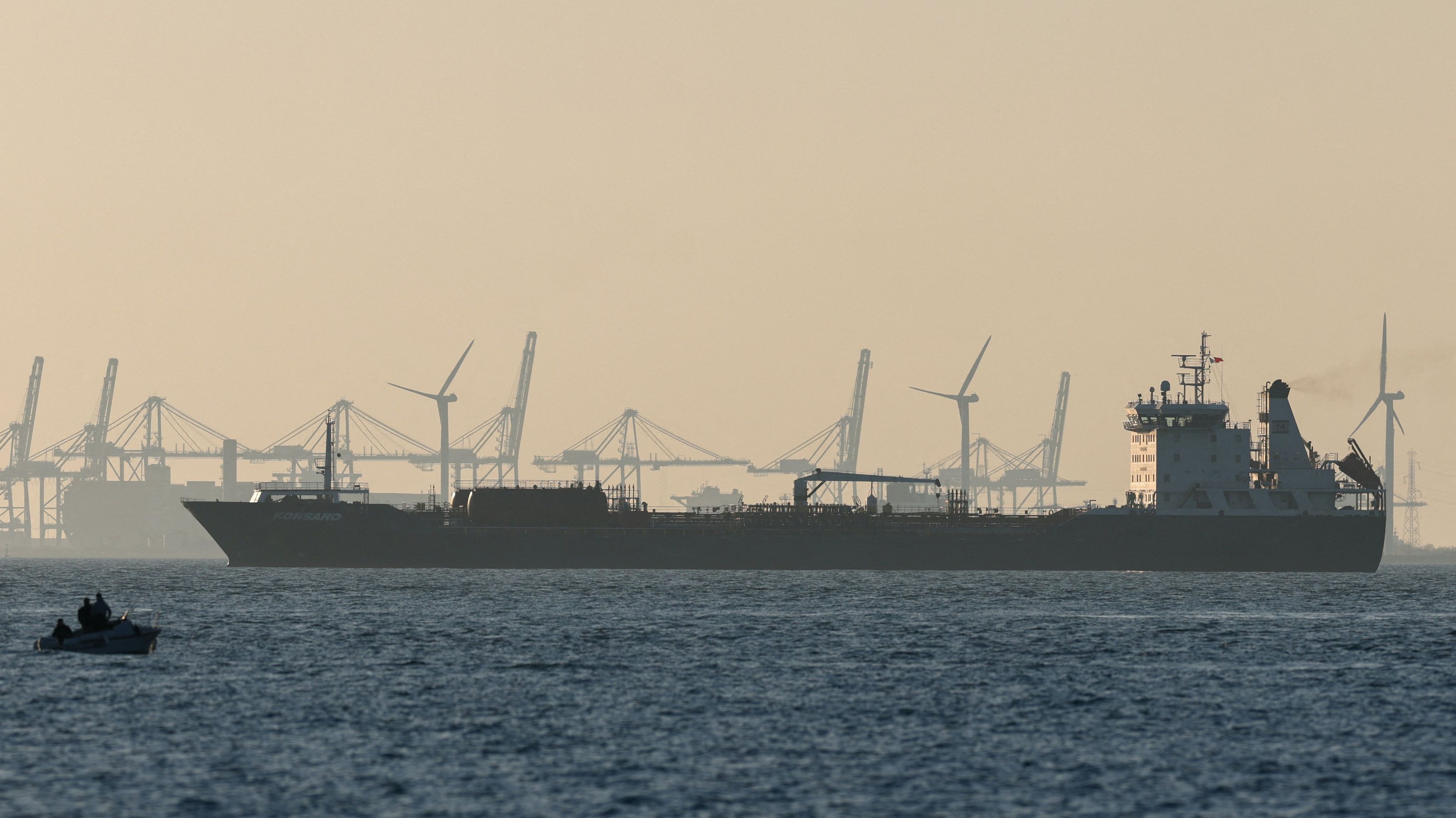 Russian oil tanker reaches New Mangalore Port 