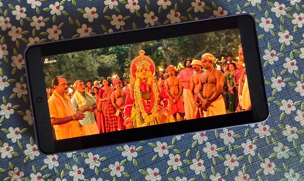 Samsung Galaxy S26 Ultra with 'Privacy Display' feature off.