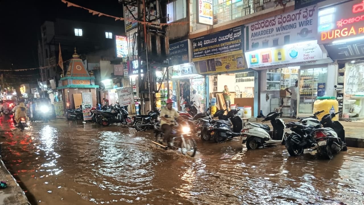 Showers lash North Karnataka  districts, youth killed in lightning 