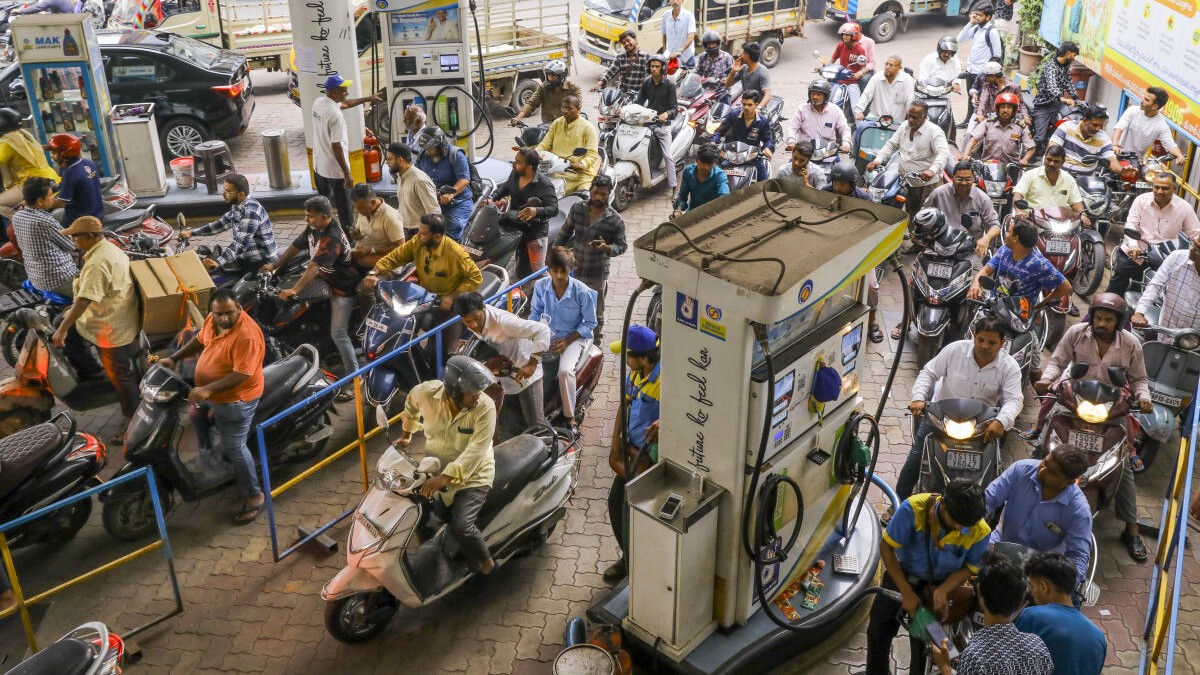 Thousands of motorists throng fuel outlets fearing petrol, diesel shortage in Andhra Pradesh