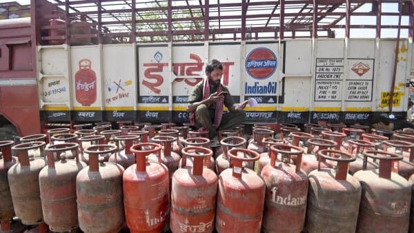 Switch to piped gas if there's access or no LPG supply in 3 months: Centre amid fuel disruption scare