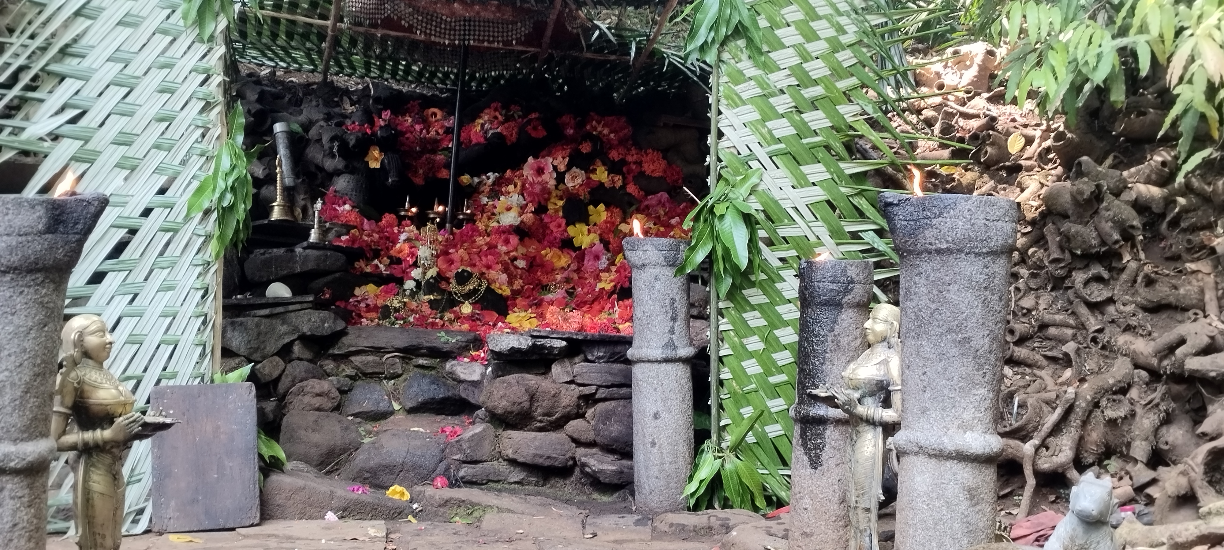The open-air sanctum sanctorum at Malethirike. Photo by author