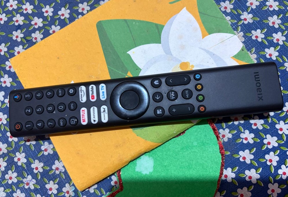 Xiaomi QLED X Pro 75 remote.