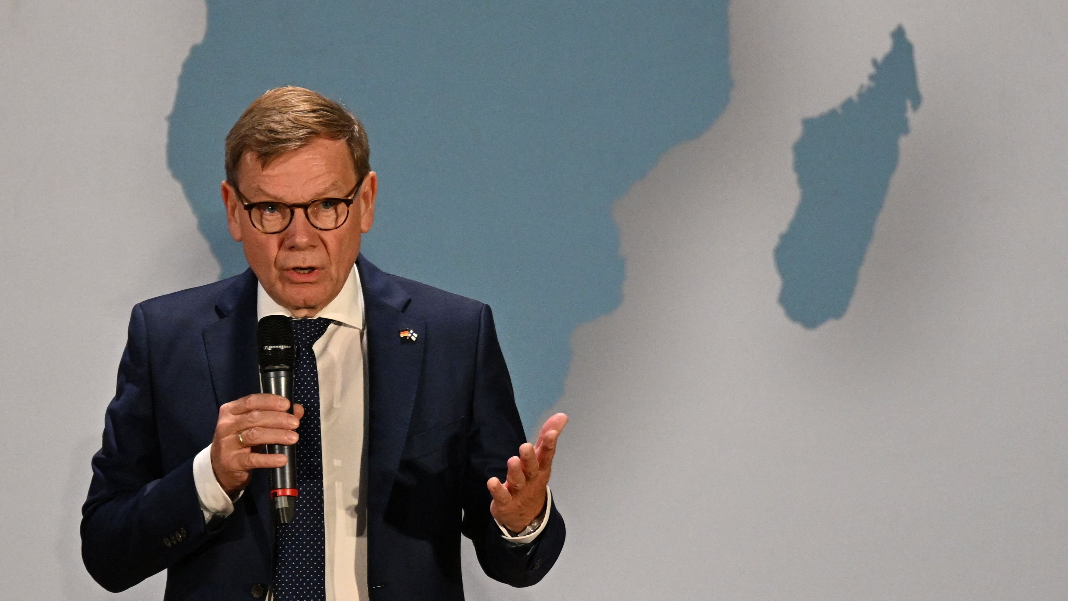 Russia helping Iran identify strike targets, German minister says