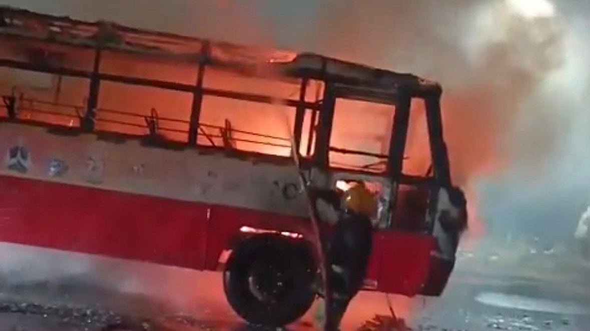 KSRTC Bus Catches Fire Near Lulu Mall in Bengaluru, All Passengers Escape Unharmed