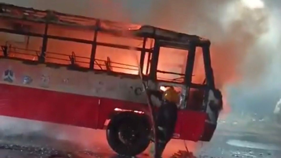 Bengaluru: Shivamogga-bound KSRTC bus catches fire near Lulu Mall in Rajajinagar; passengers escape unhurt