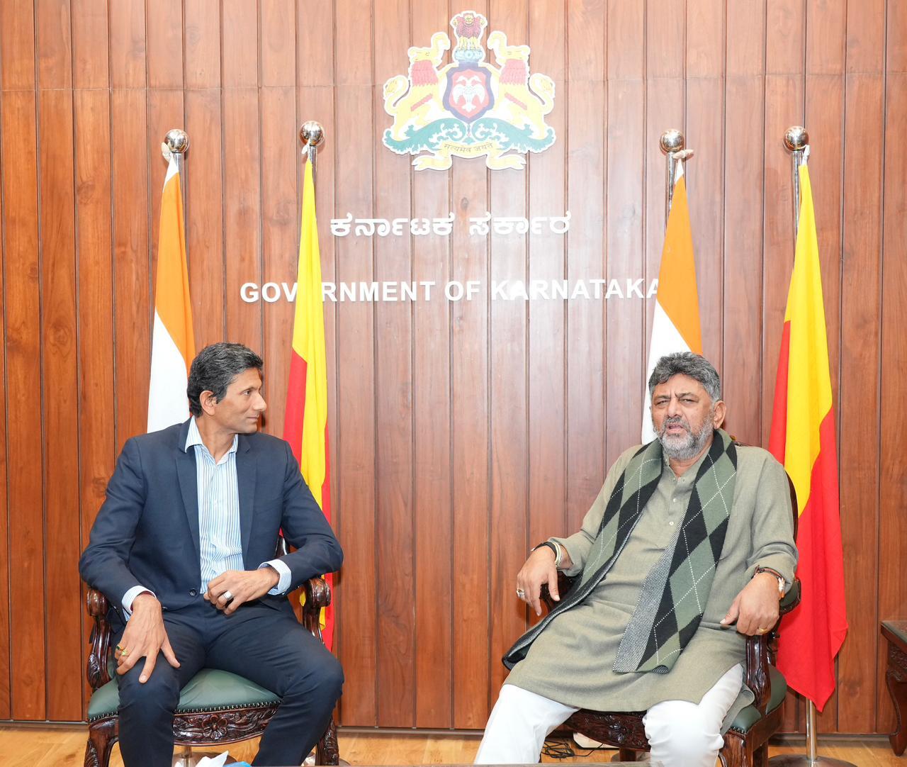Karnataka Deputy Chief Minister D K Shivakumar (R) and KSCA President Venkatesh Prasad.