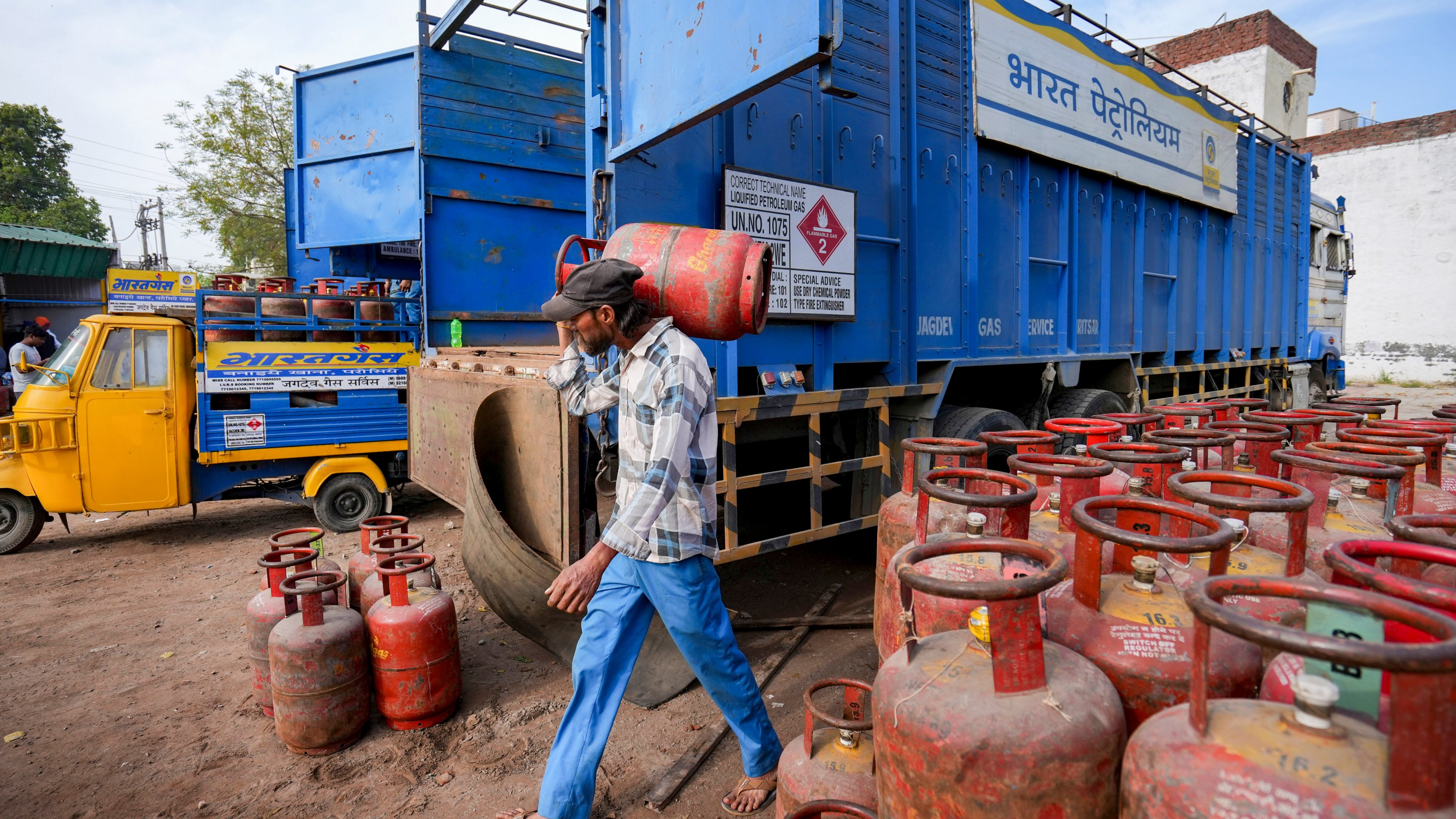 Centre boosts commercial LPG supply to 70%, priortises industries amid West Asia Conflict