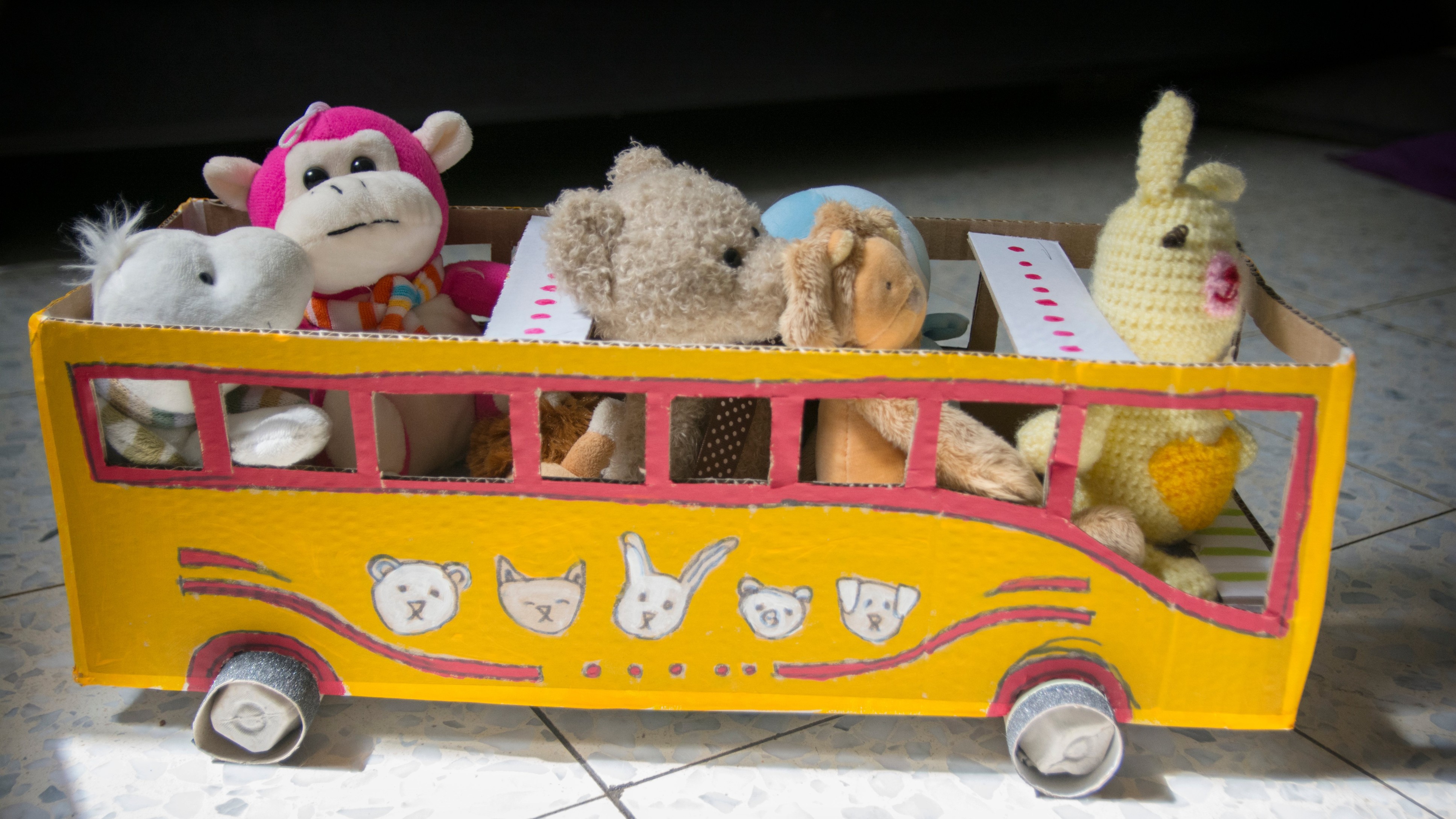 Robot costume & toy bus: DIY craft using cardboard box