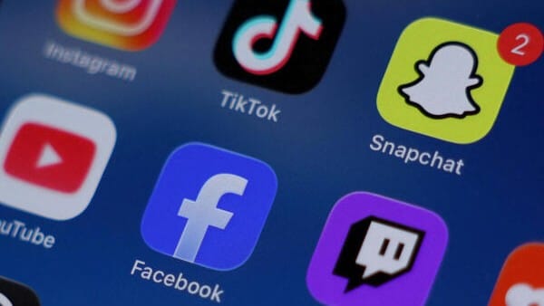 Excessive screen time | Can social media design be singled out?