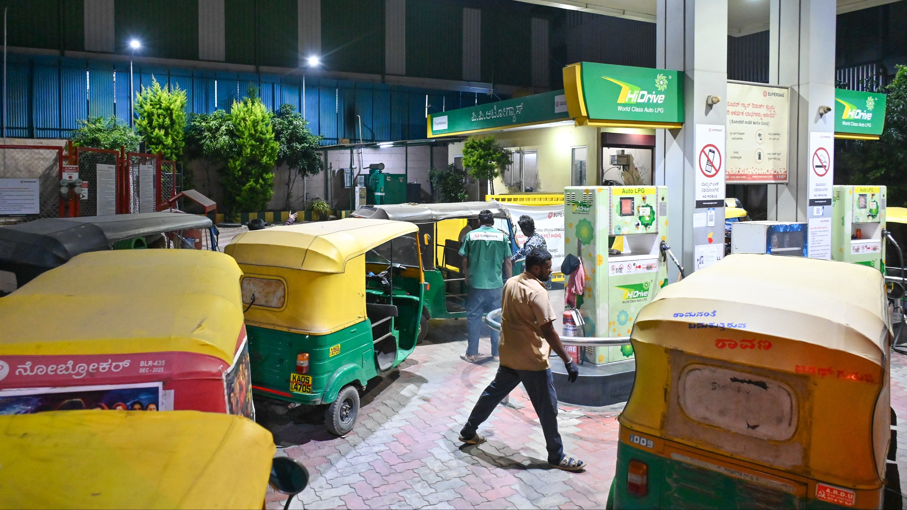 Auto drivers in Bengaluru struggle as LPG costs surge, supply dips