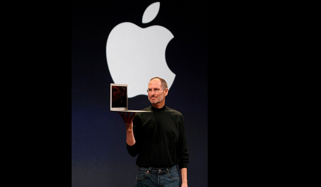 Steve Jobs showcasing MacBook Air (1st Gen).