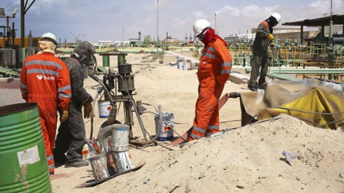 Crude oil futures fall over 3 pc to Rs 9,265/barrel after Trump signals Iran exit