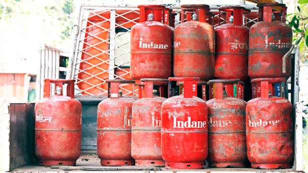 'LPG supply stable, adequate': IndianOil requests customers to avoid panic booking