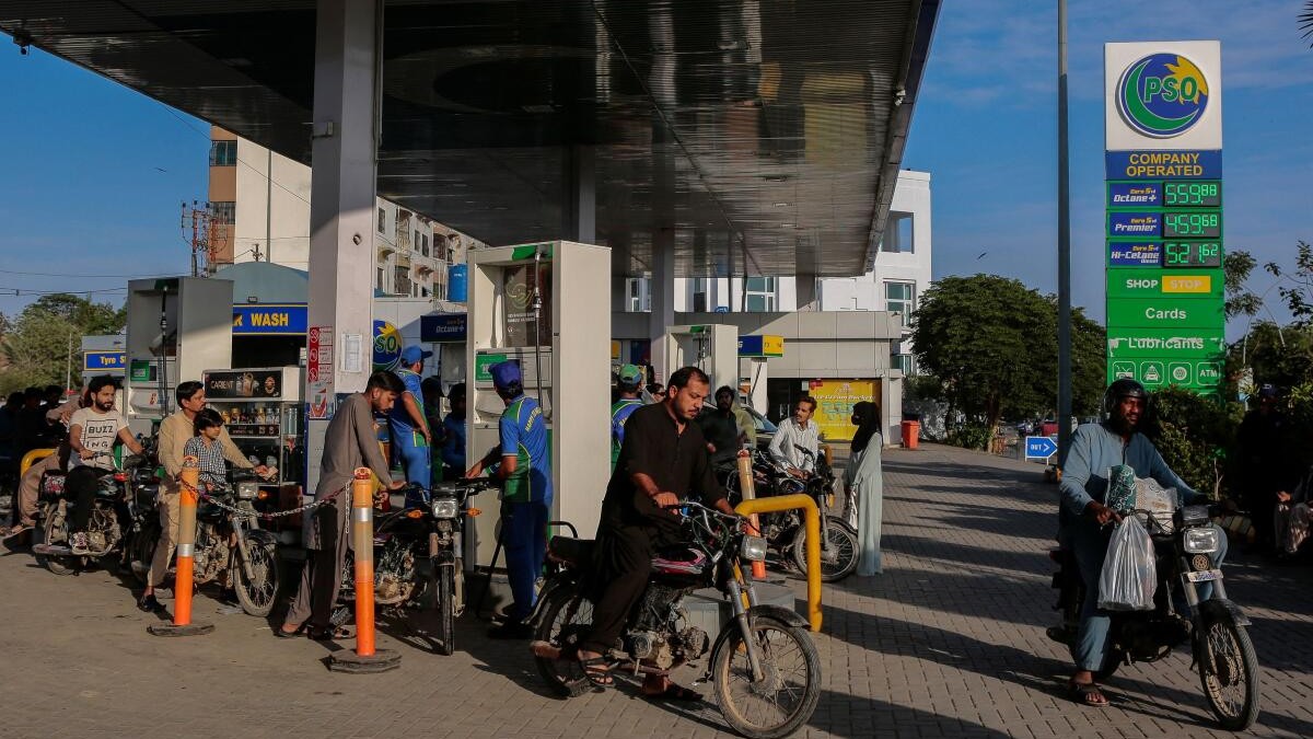 Pakitan govt slashes petrol price by PKR 80 per litre, day after sharp hike met severe backlash