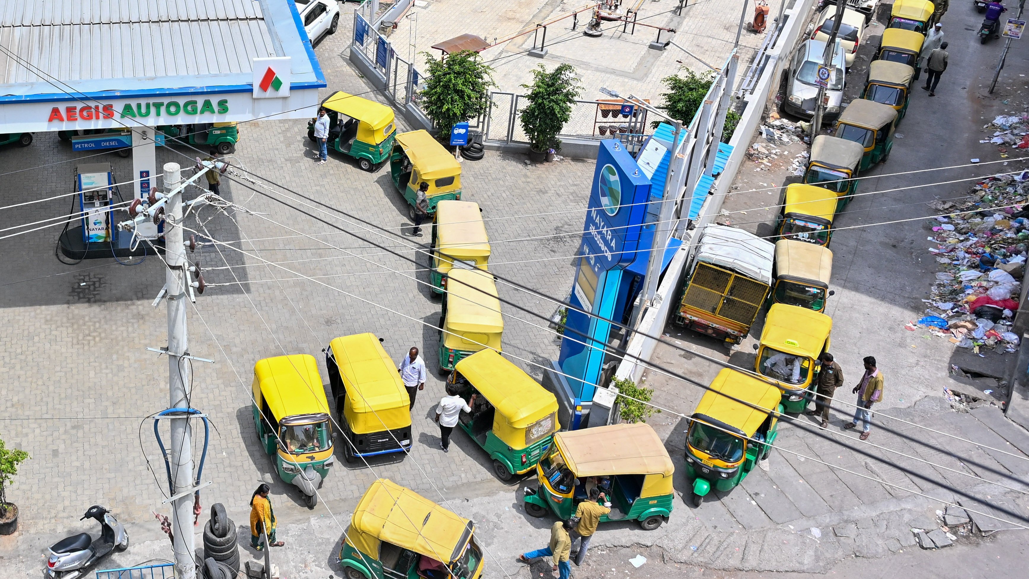 Auto LPG crisis: Cops patrol gas stations as drivers spat over long queues