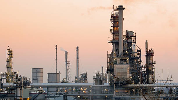 India OMCs to pay discounted rates to refiners amid fuel price freeze