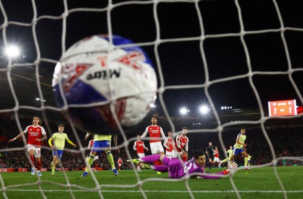 Soccer Football - FA Cup - Quarter Final - Southampton v Arsenal - St Mary's Stadium, Southampton, Britain - April 4, 2026 Southampton's Shea Charles scores their second goal past Arsenal's Kepa Arrizabalaga.