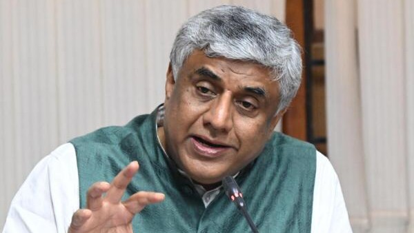 Davanagere bypolls | Country facing petroleum crisis due to NDA's wrong foreign policy: Congress