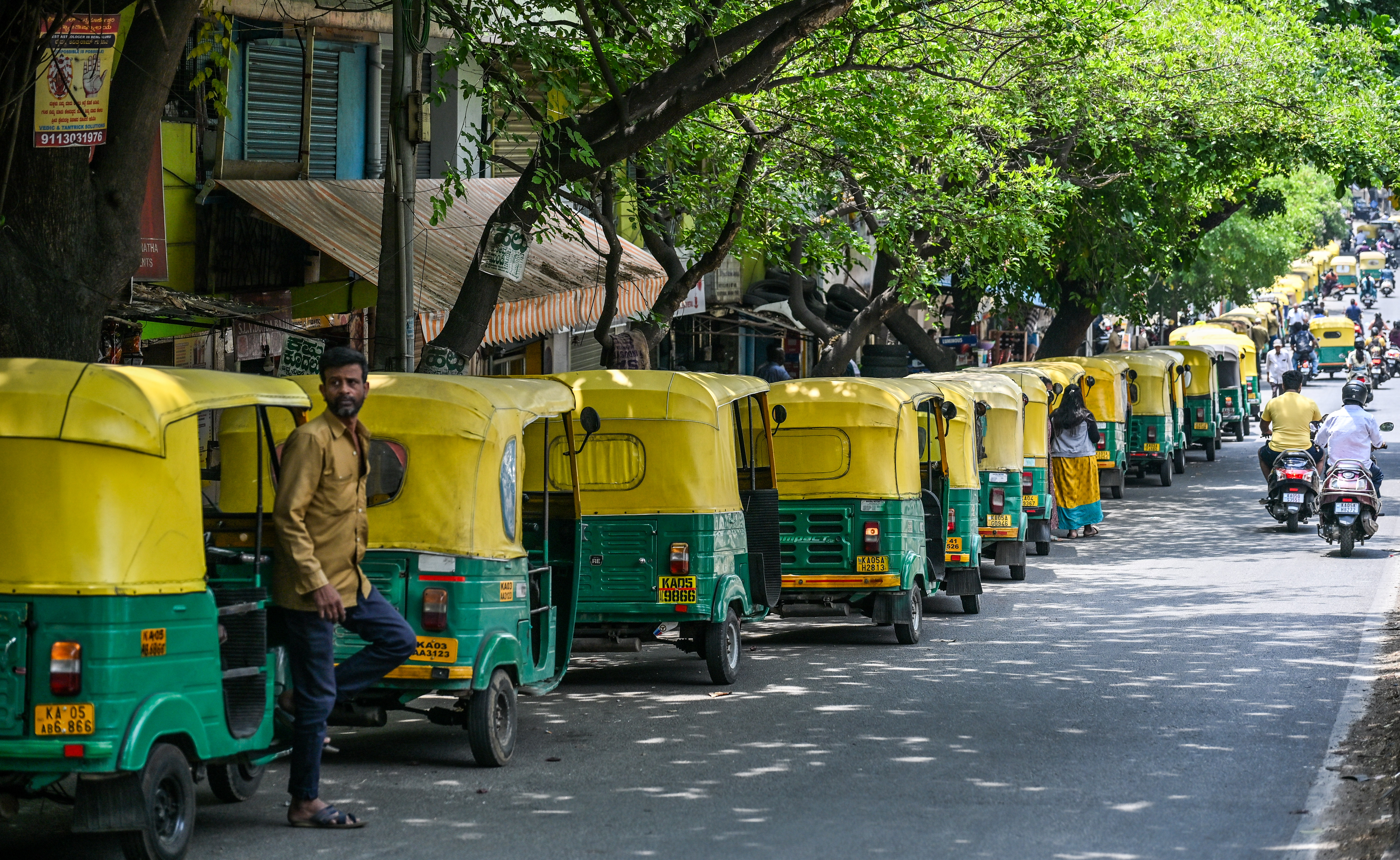 Karnataka LPG crisis: Auto drivers head to hometowns temporarily