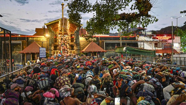 Sabarimala entry row | Centre says some temples also restrict men, Supreme Court cautions against undermining Hinduism's inclusive spirit