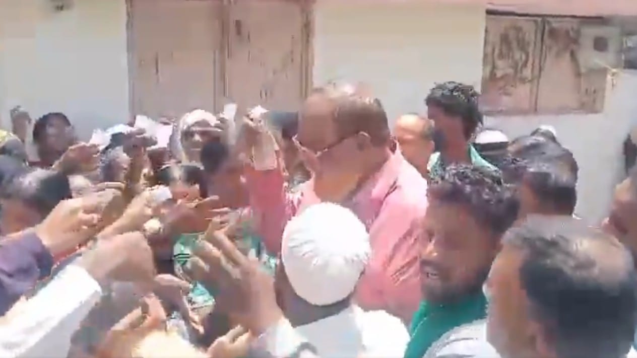 Karnataka bypolls: Video of Congress worker handing out cash to voters in Bagalkot goes viral, draws BJP's ire