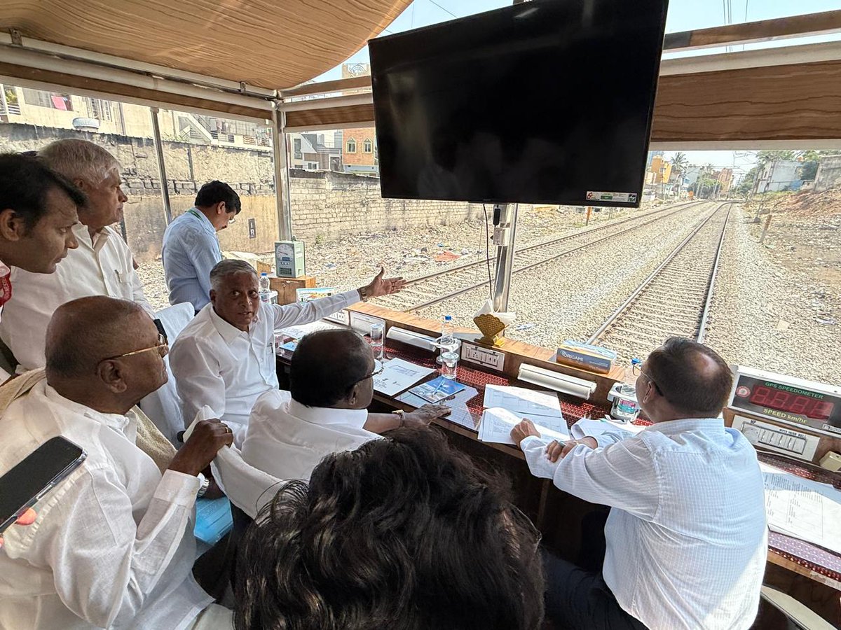 Kumaraswamy Somanna and others during a window trailing inspection by a special train from Bengaluru to Mysuru. X/HD KUMARASWAMY